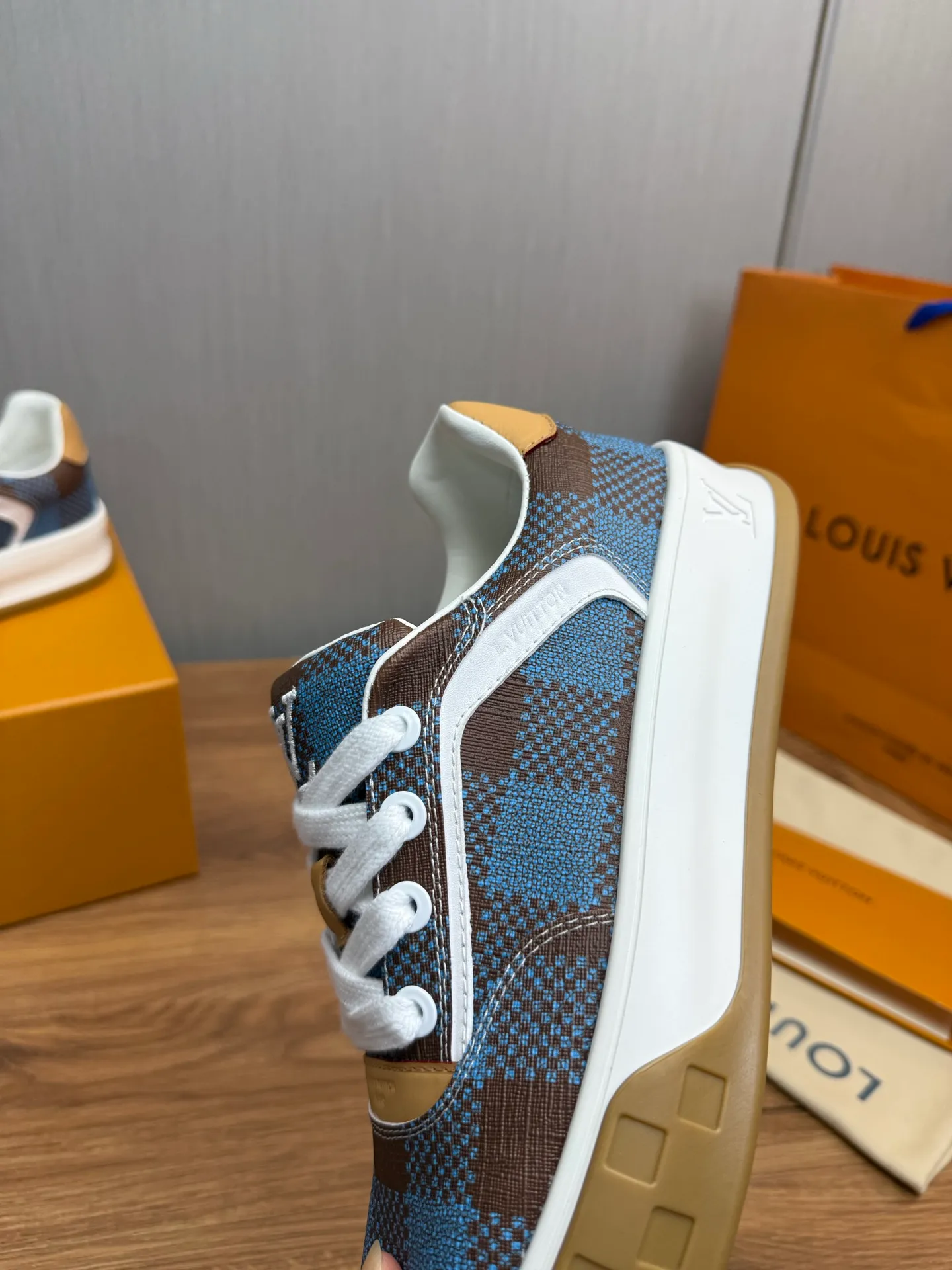 Men's shoes 620💰 Lv. Top purchasing agent🇮🇹 Louis Vuitton, sports sneakers counter synchronization, uppers imported from Italy, high-quality splicing and complex handicrafts, imported mesh pads are soft and comfortable, soles: original factory special soles, TPU exclusive movable molded soles super comfortable, original factory single goods, 🔍🔍high quality, you can enter and exit the counter at will, welcome to compare, code number 38-44 (customized 38.45)